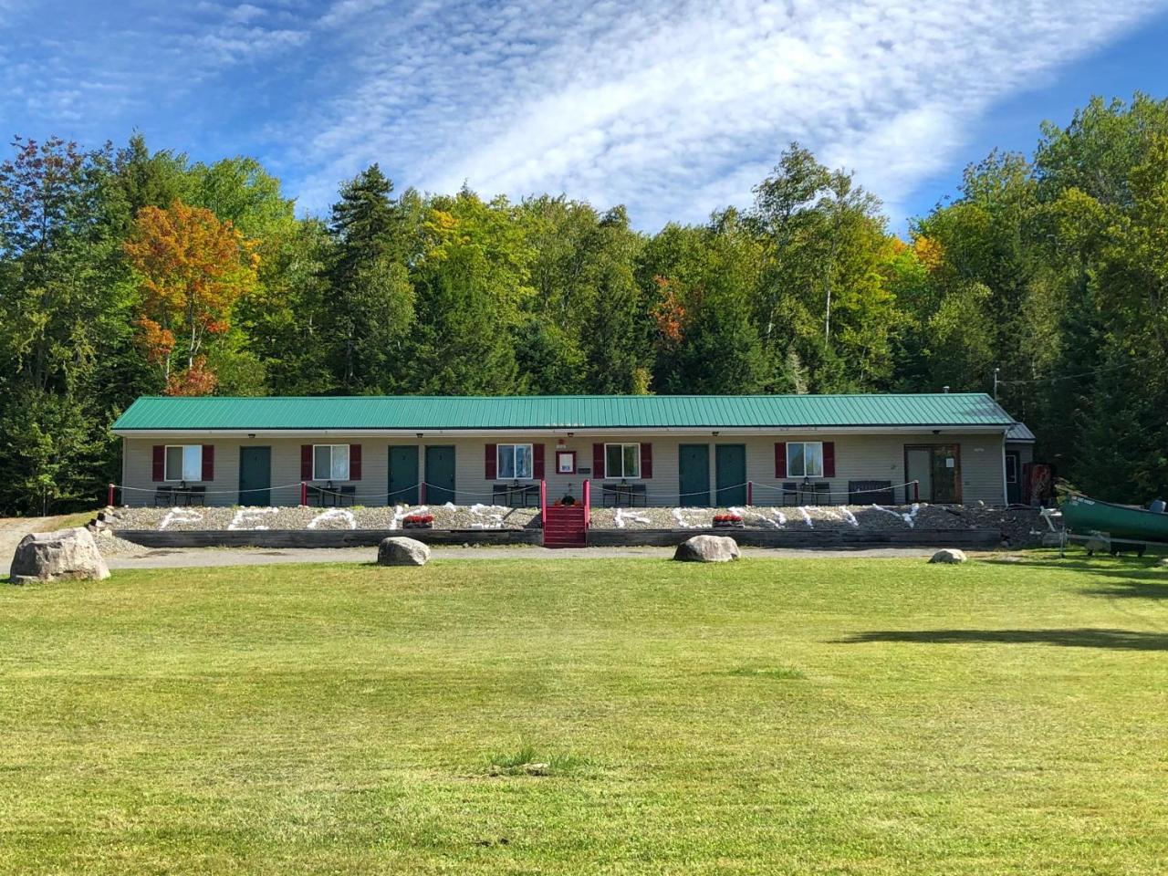 Peaks Kenny Lodge Dover-Foxcroft Exterior foto